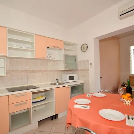 Apartment In With Sea View, Terrace, Air Conditioning, Wi-fi Duće