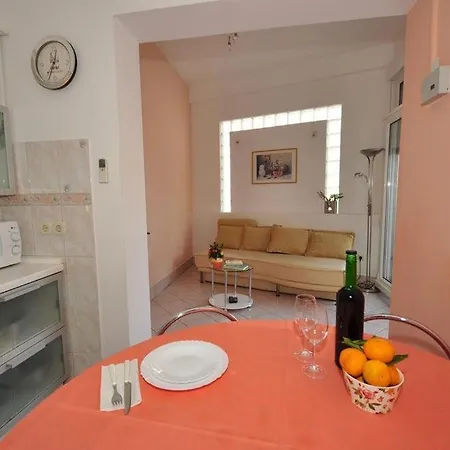 Apartment In With Sea View, Terrace, Air Conditioning, Wi-fi Duće