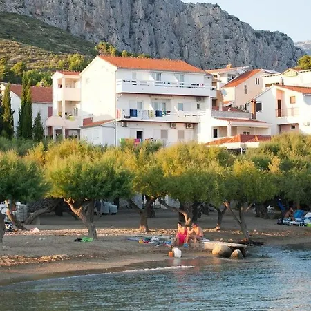 Apartment In With Sea View, Terrace, Air Conditioning, Wi-fi Duće